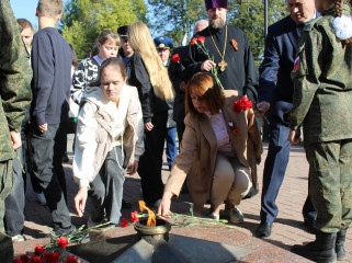 в Кардымово прошло памятное мероприятие приуроченное к 81-й годовщине освобождения Кардымовского района от фашистских захватчиков - фото - 5