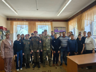 кардымовские школьники пообщались с ветераном боевых действий - фото - 3