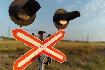 информация о закрытии железнодорожного переезда в деревне Тверицы 5 июня 2025 года - фото - 1