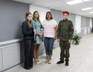 сегодня мы вместе со всей страной отмечаем День Государственного флага - фото - 1