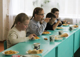 вкусно! Сытно! Полезно! Марина Левченкова проинспектировала организацию горячего питания в Шокинской школе Кардымовского округа - фото - 5