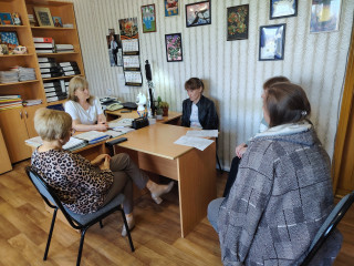 специалисты администрации, центра занятости населения приняли участие в очередном заседании по вопросам предоставления государственной социальной помощи на основе социального контракта - фото - 1