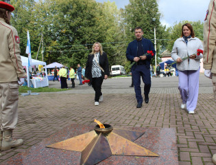 в преддверии Дня освобождения Смоленщины от немецко-фашистских захватчиков Кардымовский округ посетил Заместитель председателя Правительства Смоленской области Алексей Кучумов - фото - 5