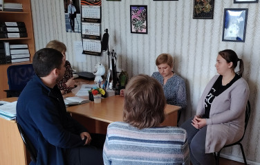 специалисты администрации, центра занятости населения приняли участие в очередном заседании по вопросам предоставления государственной социальной помощи на основе социального контракта - фото - 1