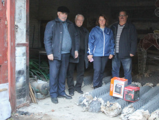 в рамках празднования дня народного единства активисты Кардымовского местного отделения партии «Единая Россия» организовали сбор гуманитарной помощи участникам специальной военной операции - фото - 2