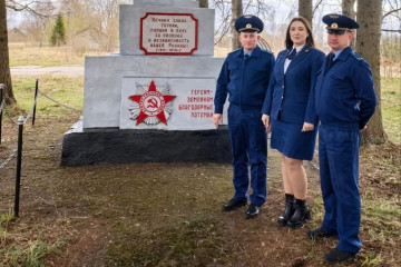 в преддверии празднования Великой Победы организации Кардымовского округа включаются в ремонтные работы на памятных местах - фото - 2