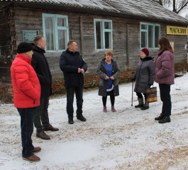 глава района встретился с жителями деревни Шутовка Кардымовского района - фото - 4