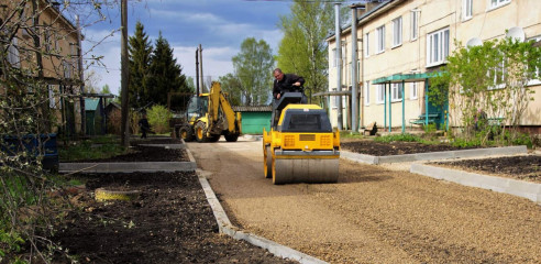 в Кардымово благоустраивают очередную придомовую территорию - фото - 4