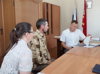 олег Смоляков провел прием жителей Кардымовского района по личным вопросам - фото - 1